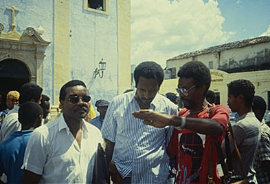David C. Driskell in Cachoeira, Bahia, Brazil, with two unidentified individuals, August 1987. 