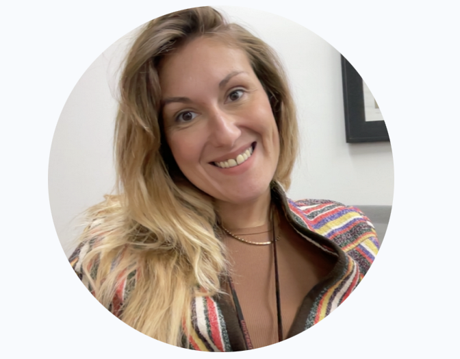 Clea Massiani smiling in oval format